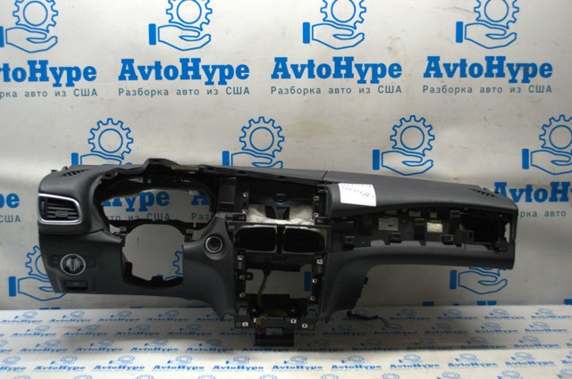 Передняя панель 682005DF0A NISSAN