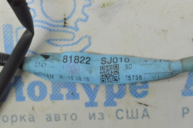 Петля передней двери левая 68200963AA CHRYSLER