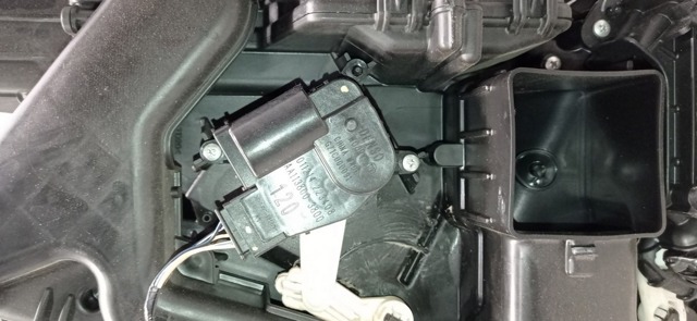 Моторчик заслонки печки 68223058AA CHRYSLER