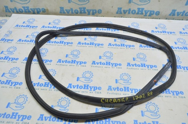68225188AB CHRYSLER Уплотнитель двери задней (на двери) купить в Черкассы