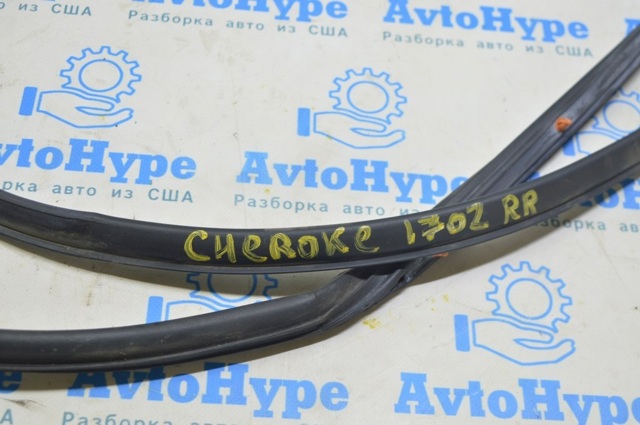 CHRYSLER 68225188AB Уплотнитель двери задней (на двери) в наличии Ровно