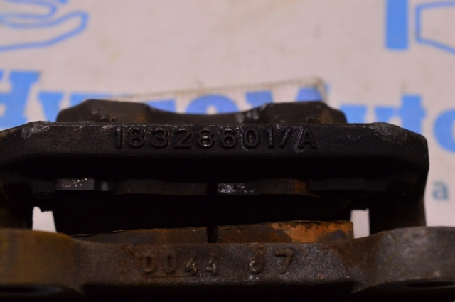 Задний правый суппорт 68225312AA CHRYSLER