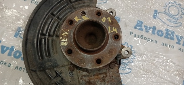 Кулак поворотный правый 68246618AA CHRYSLER