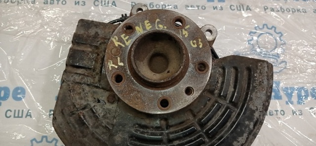 Цапфа левая 68246624AA CHRYSLER
