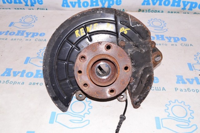 Цапфа поворотная левая 68246625AA CHRYSLER
