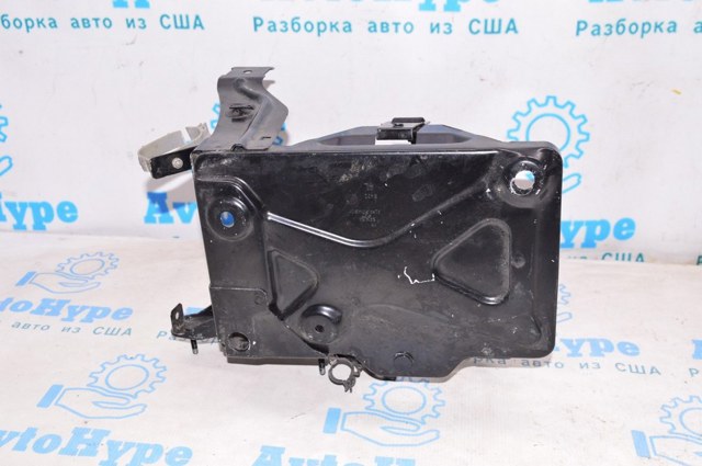 CHRYSLER 68322727AA Полка под аккумулятор в наличии Павлоград