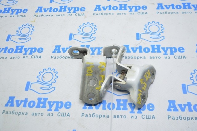 Петля передней двери левая 6872002020 TOYOTA