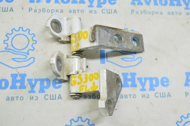 Петля передней двери, левой 6872030110 TOYOTA