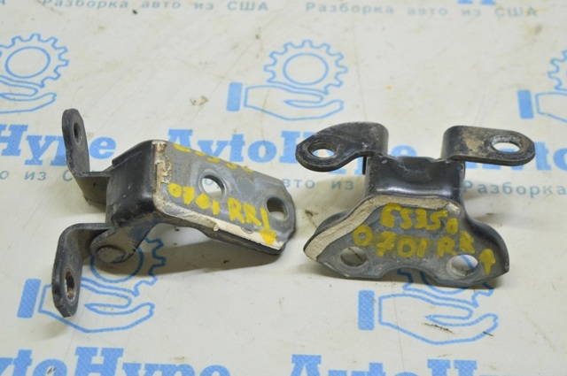 Петля задней правой двери 687500D061 TOYOTA