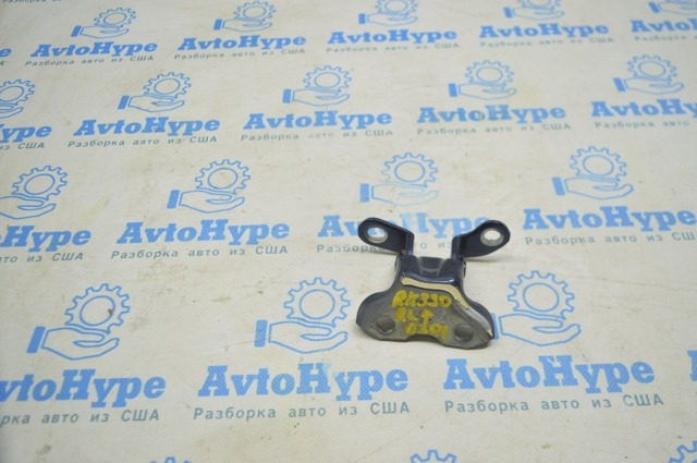 Петля двери задней левой 6876035041 TOYOTA