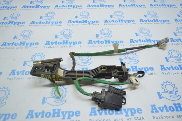 Держатель наружной ручки двери, задней левой 69203AC010 TOYOTA