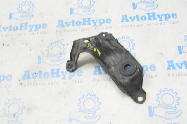 74176SWAA00 HONDA Кронштейн радиатора верхний правый купить в Запорожье