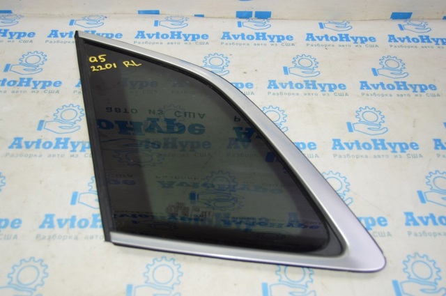 Стекло багажника, левое 80A845297RNVB VAG