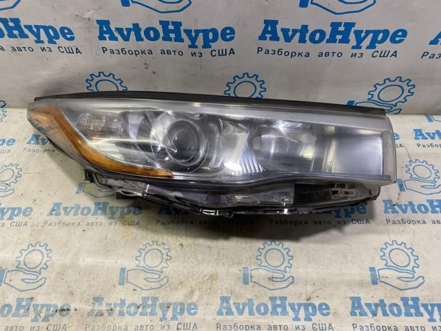 Фара комбинированная, передняя 811100E180 TOYOTA