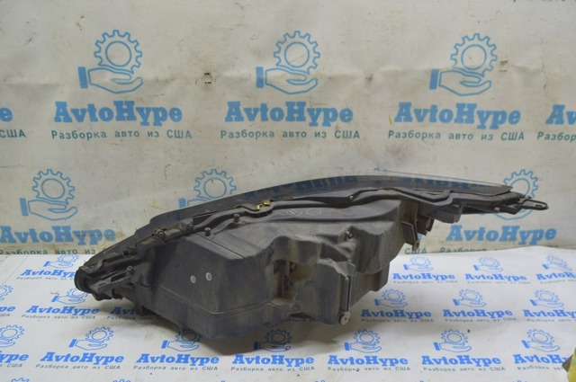 TOYOTA 811100E280 Фара правая в наличии Днепр