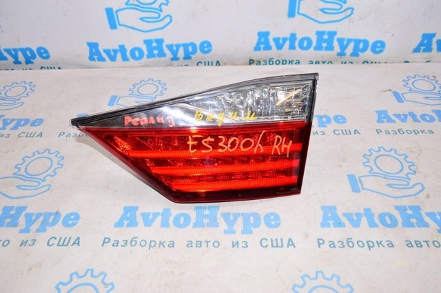 Фонарь задний правый, внутренний 8158133240 TOYOTA