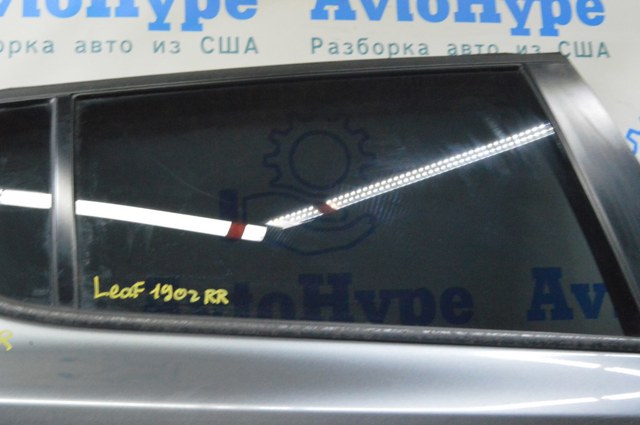 Стекло заднее правое 823003NF1A NISSAN