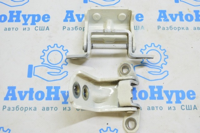 Петля задней правой двери 824003NA1A NISSAN