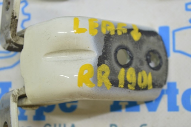 Петля задней двери, правой 82420AG000 NISSAN