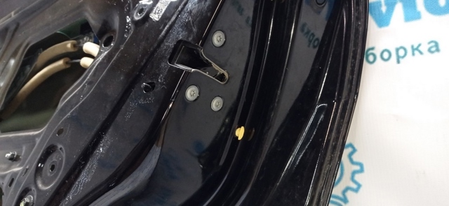 Замок задней двери, правой 825004BA0B NISSAN