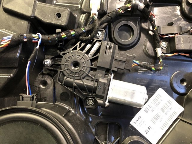 NISSAN 827305DM0A Мотор стеклоподъемника двери задней правой в наличии Черкассы