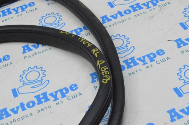 831102T000 Уплотнитель двери задней левой (на кузове) купить Николаев