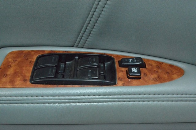 Кнопки переднего левого стекло подъёмника 84040AC030 TOYOTA