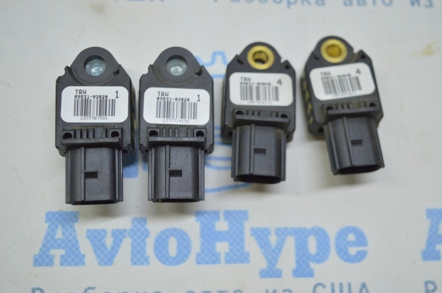 Датчик AIRBAG передний 898310W040 TOYOTA