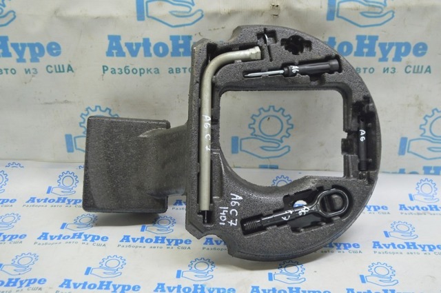 VAG 8K0805615 Крюк буксировочный в наличии Чернигов