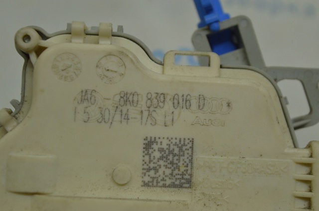 Замок задней правой двери  8K0839016G VAG