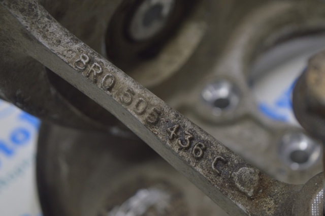Цапфа поворотного кулака 8R0505436C VAG