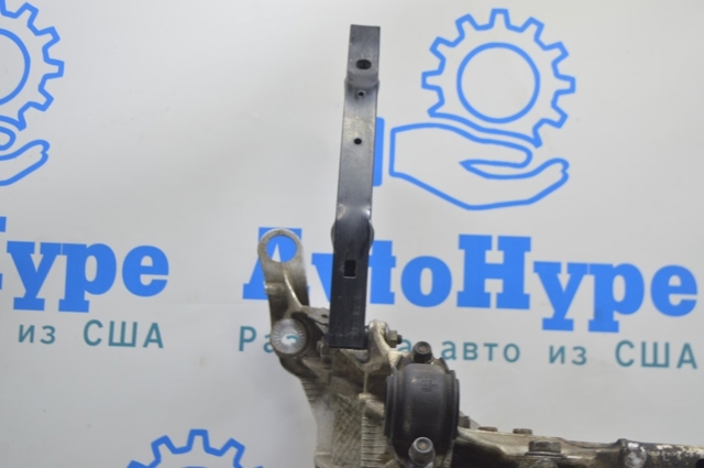 Кронштейн передней панели правый 8R0805528A VAG
