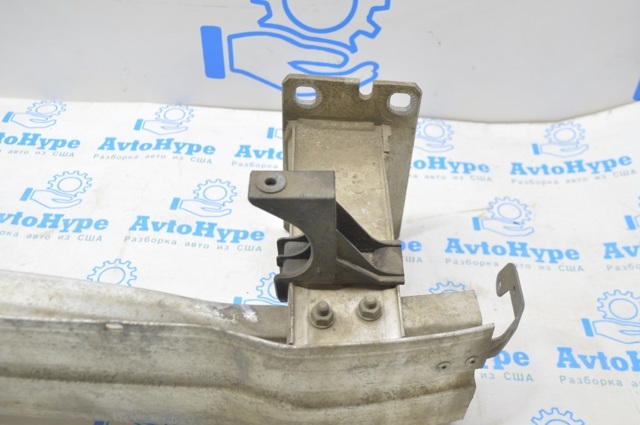 8R0807133A Кронштейн усилителя переднего бампера купить Павлоград