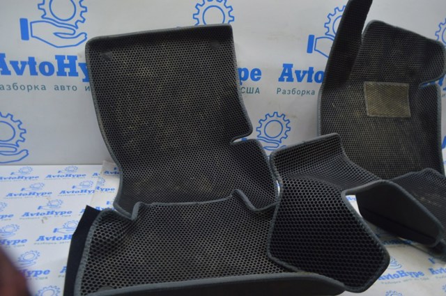 VAG 8R1061270MNO Коврики передние + задние, комплект в наличии Павлоград
