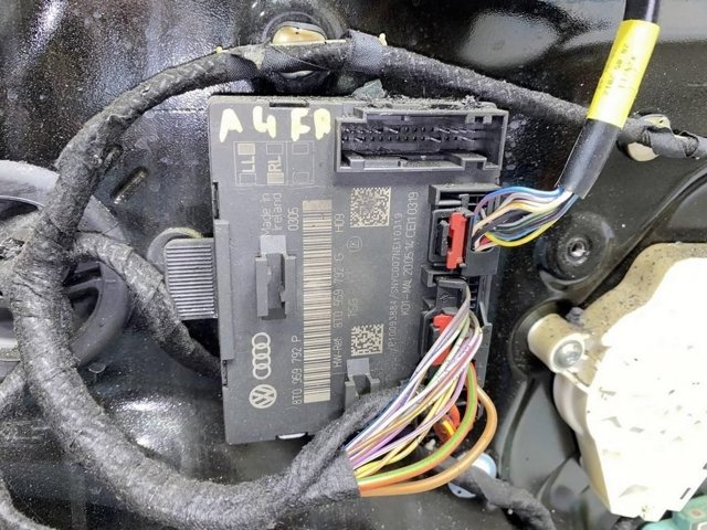 Блок комфорта передней двери 8T0959792P VAG