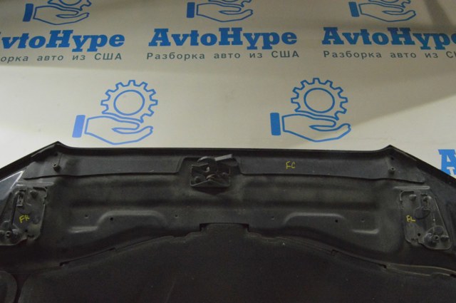 Уплотнитель под капот 8V0823126B VAG