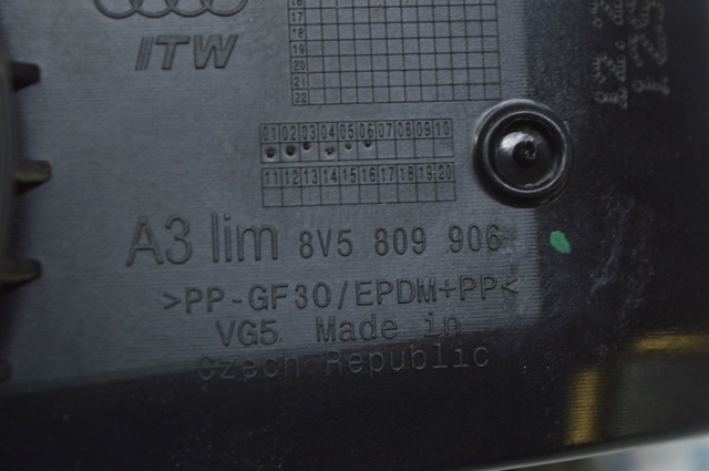 VAG 8V5809907GRU Лючок бензобака в наличии Каменское