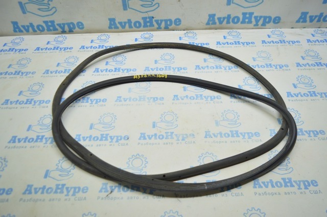 8V5839912C Уплотнитель двери задней правой (на двери) купить Киев