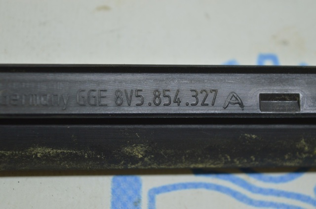 VAG 8V5854327A9B9 Молдинг лобового стекла правый в наличии Ужгород