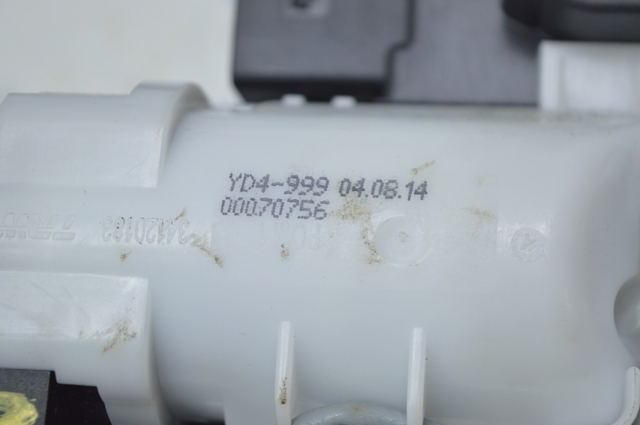 8V5857705HV04 VAG Левый ремень безопасности купить в Кривой Рог