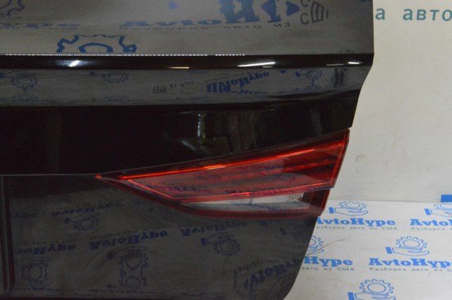 Задний правый стоп 8V5945076B VAG