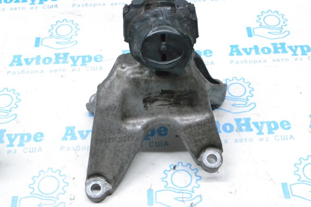 Кронштейн подушки (опоры) двигателя, левой 8W0199307L VAG