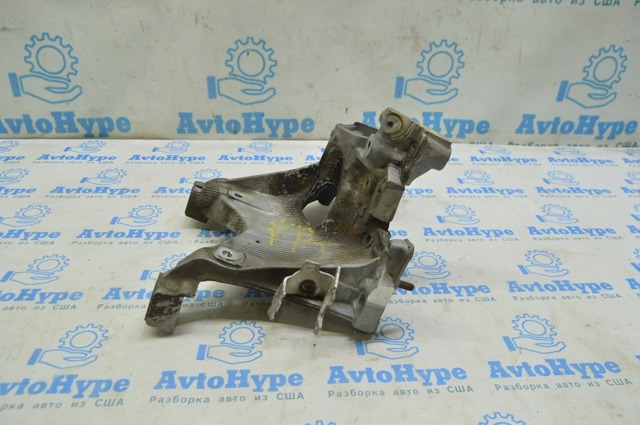 Кронштейн передней балки 8W0399296E VAG