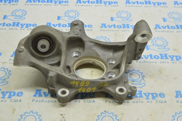 Кулак поворотный левый 8W0505431Q VAG