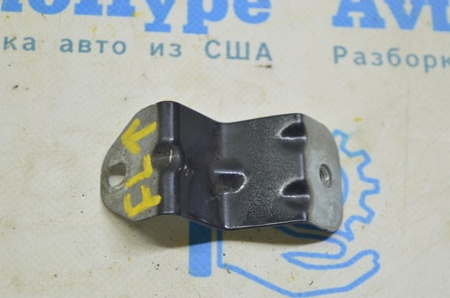 Кронштейн крепления крыла  переднего правого верхний 8W0821471 VAG