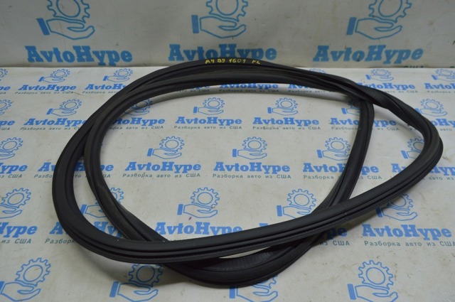Уплотнитель двери передней, на (кузове) 8W0831721C VAG