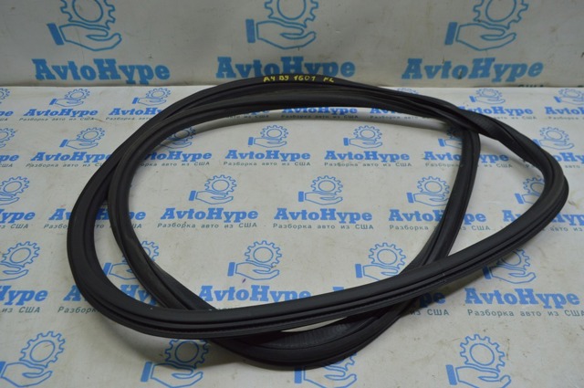 VAG 8W0831721C Уплотнитель двери передней (на кузове) в наличии Николаев