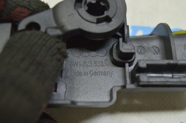 8W1823633C VAG Кронштейн ручки открывания капота купить в Ирпень