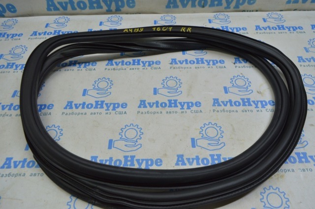 Уплотнитель двери задней, (на кузове) 8W5833721C VAG