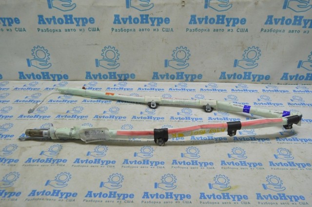 Шторка боковая правая 8W5880742E VAG